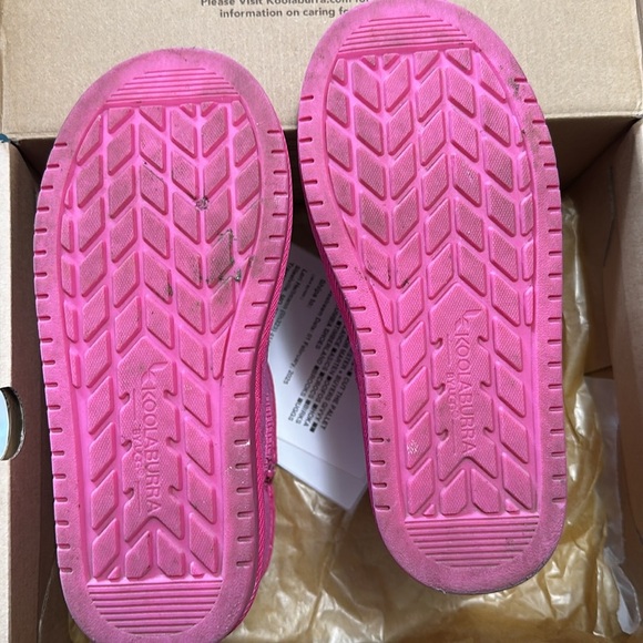 Koolaburra by UGG Girls' Mini Suede Winter Boots​ - Picture 5 of 6